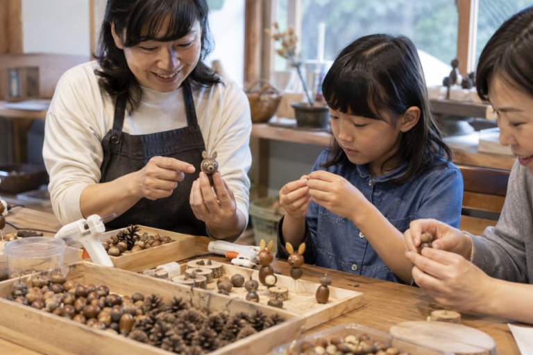 木の実でどうぶつマスコット作り♪